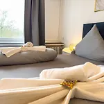 Apartment Fuer 4 Gaeste Mit Kostenlosen Parkplaetzen Und Lift